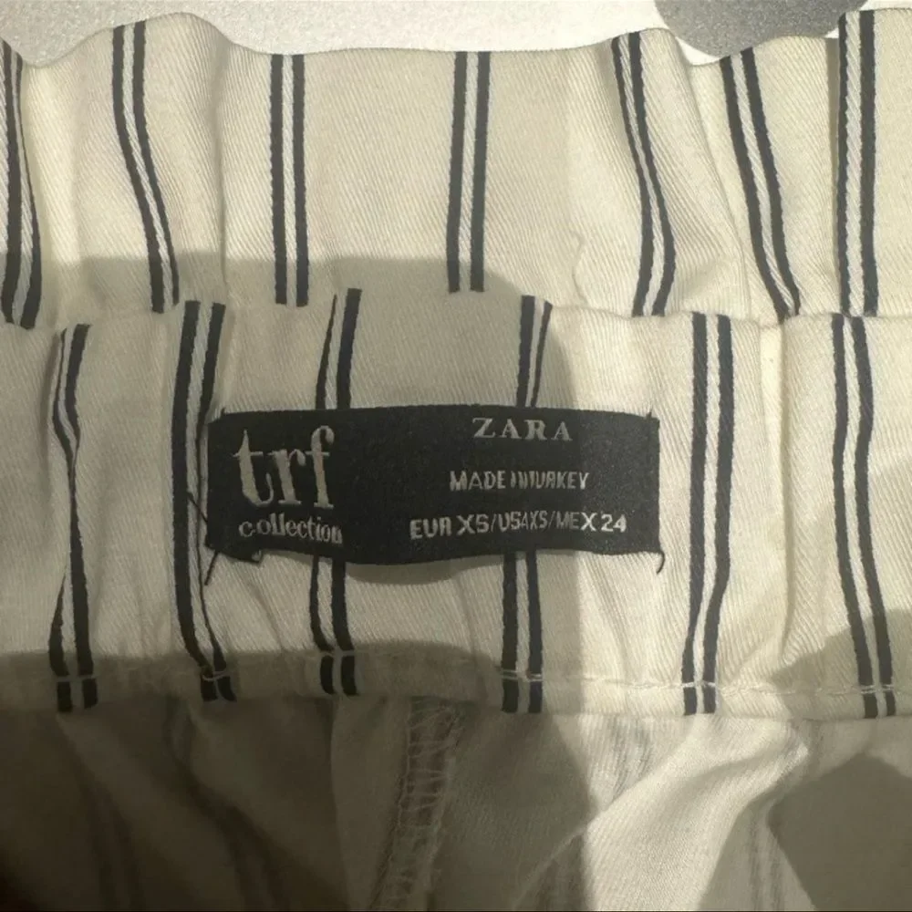 Zara TRF Collection White Black Pinstripe Paper Bag Shorts - XS - Picture 3 of 3